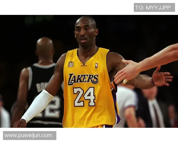 十一号球星在足球队中的重要性与代表性球员解析 十一号球星在足球队中的重要性与代表性球员解析